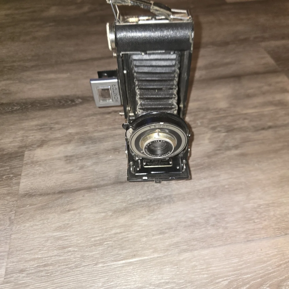 Vintage Kodak Vigilant Junior Six-20 Folding Camera 6x9 Format Untested. No‎ Len